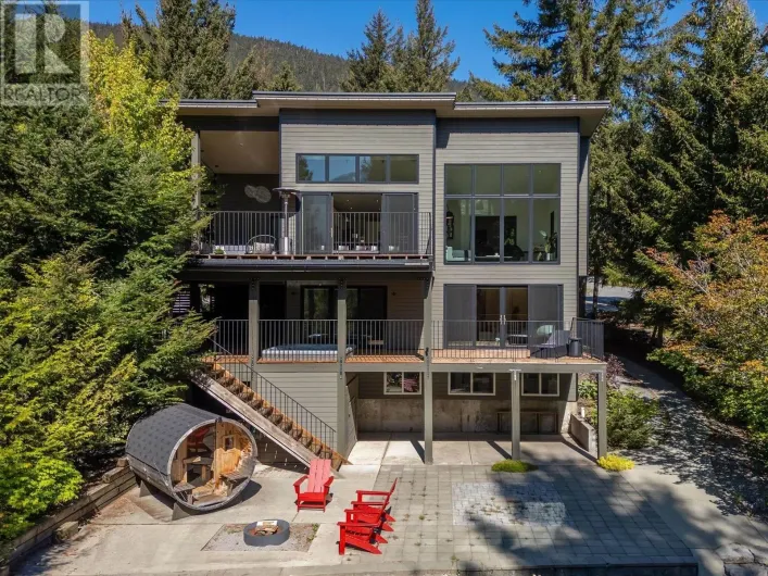 8476 MATTERHORN DRIVE, Whistler