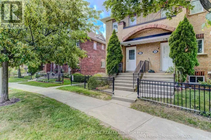 Row / Townhouse for sale: 85 - 2 HEDGE END ROAD, Toronto
