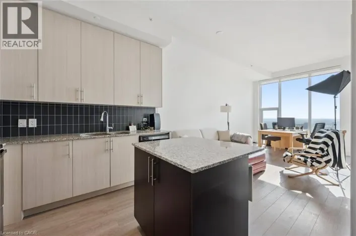 85 DUKE Street Unit# 1707, Kitchener