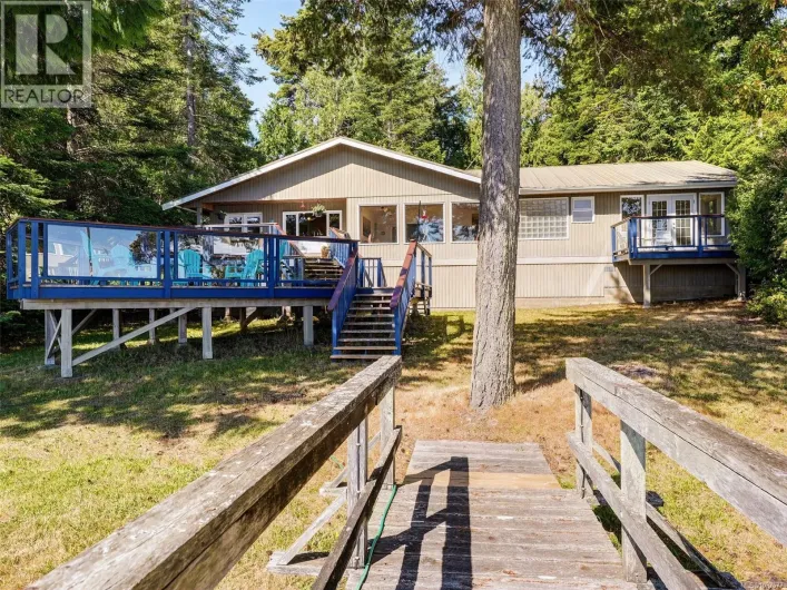85 McKenzie Cres, Piers Island