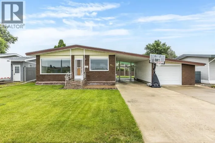 851 Mccutcheon Drive NW, Medicine Hat