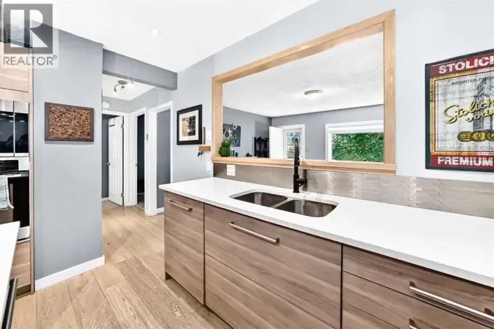 8512 33 Avenue NW, Calgary