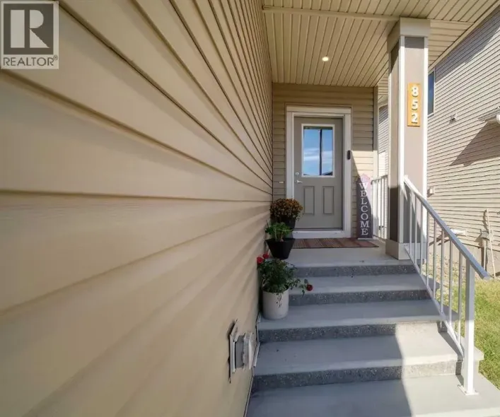 852 Hampshire Crescent NE, High River