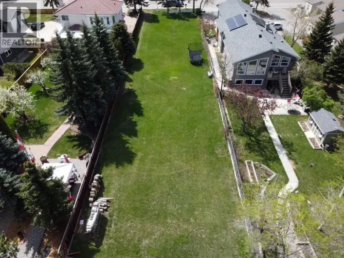 8520 48 Avenue NW, Calgary