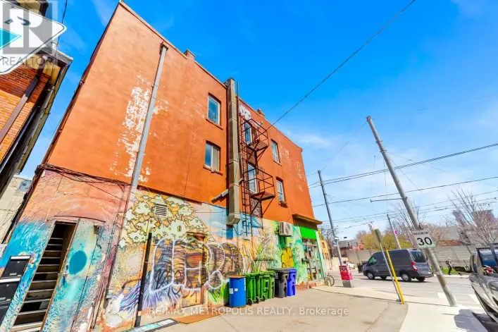 854 BATHURST STREET, Toronto