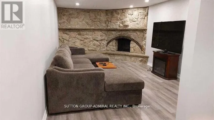 854 MORETTA AVENUE N, Pickering