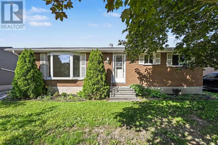 855 KEDROSKY DRIVE, Renfrew