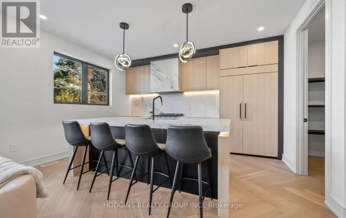 855 TENTH STREET, Mississauga