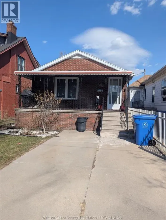 856 PILLETTE ROAD, Windsor