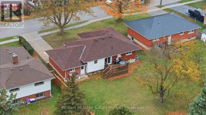 856 YORK AVENUE N, North Perth