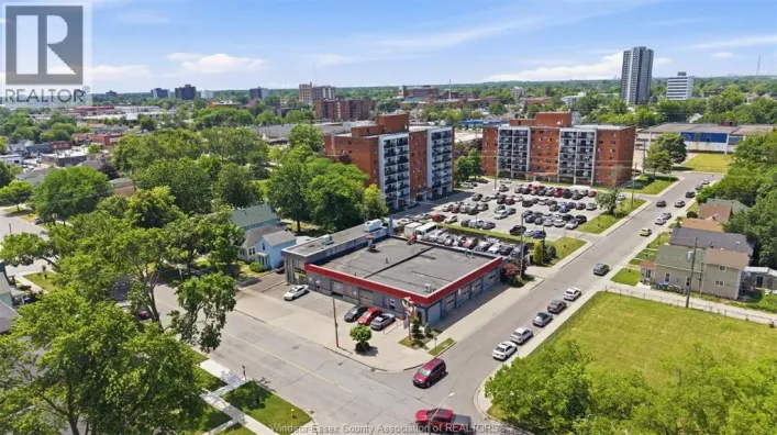 857 HOWARD AVENUE, Windsor