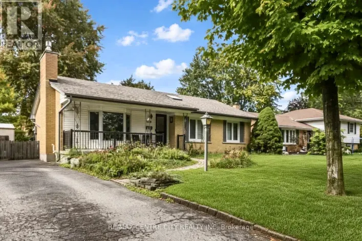 859 DALKEITH CRESCENT, London North