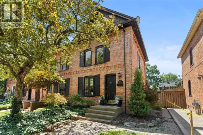 859 MONMOUTH, Windsor