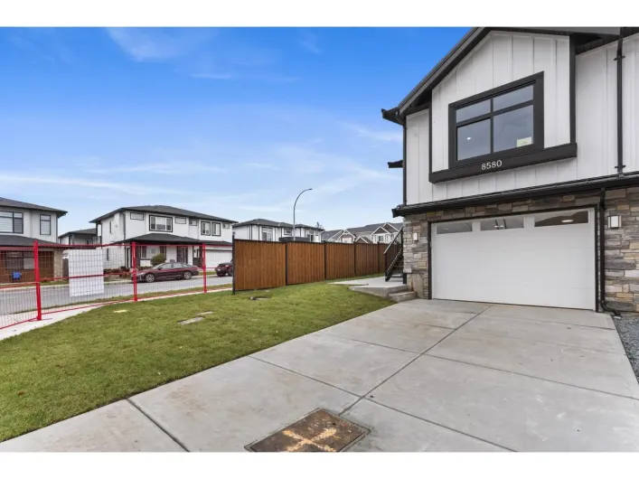 8590 DUNBAR WAY, Mission