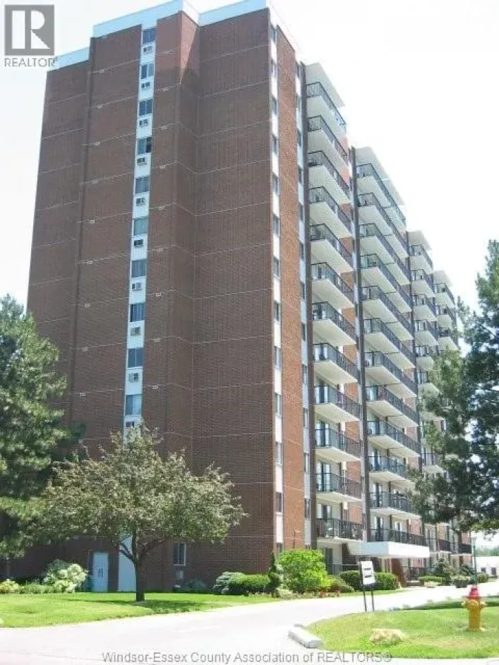 8591 RIVERSIDE DRIVE East Unit# 805, Windsor