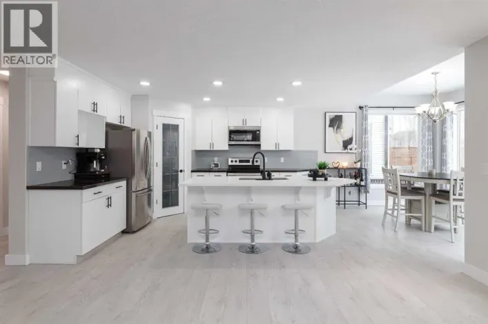 86 Cougarstone Court SW, Calgary