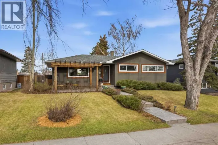 86 Warwick Drive SW, Calgary