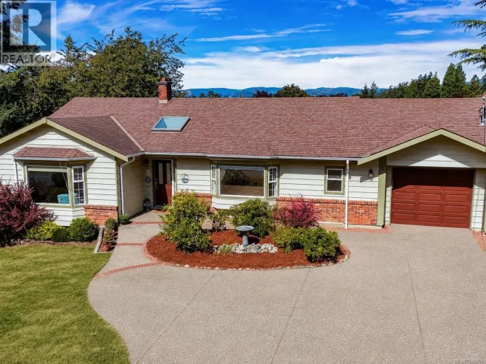 860 Falaise Cres, Saanich