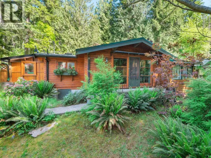 8626 REDROOFFS ROAD, Halfmoon Bay