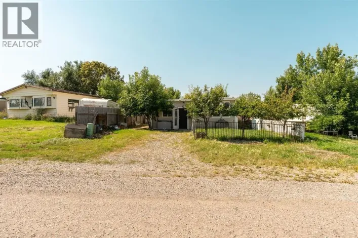 863 2 Street E, Cardston