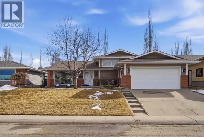 863 Lake Lucerne Drive SE, Calgary