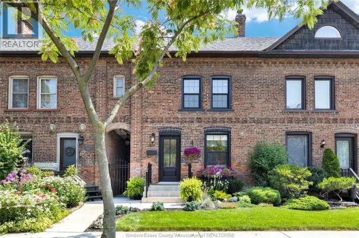 864 Monmouth ROAD, Windsor