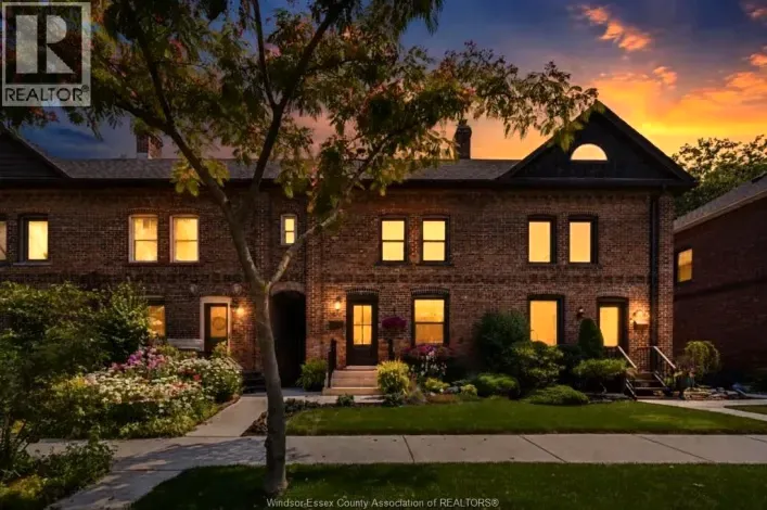 864 Monmouth ROAD, Windsor