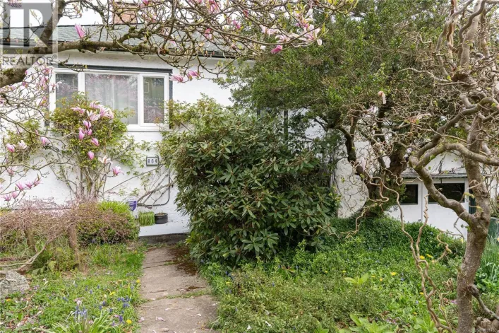 864 Selkirk Ave, Esquimalt