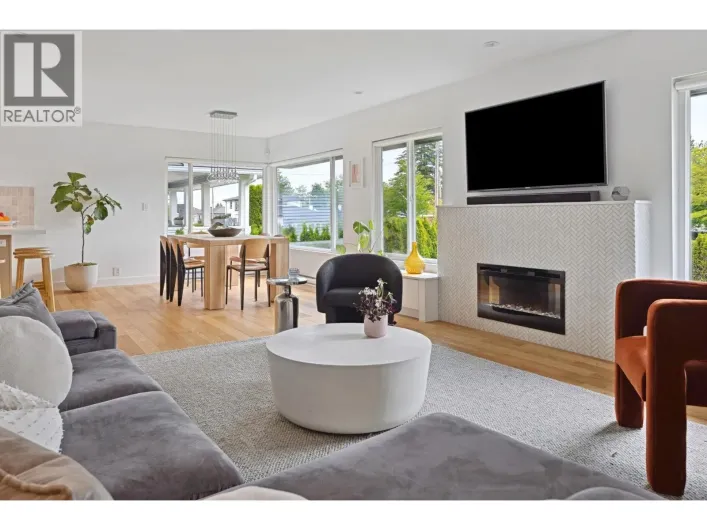 8647 10TH AVENUE, Burnaby