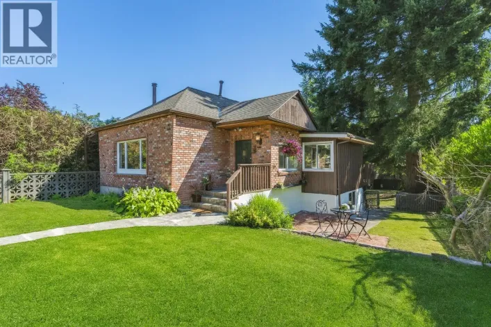 865 E 12TH STREET, North Vancouver