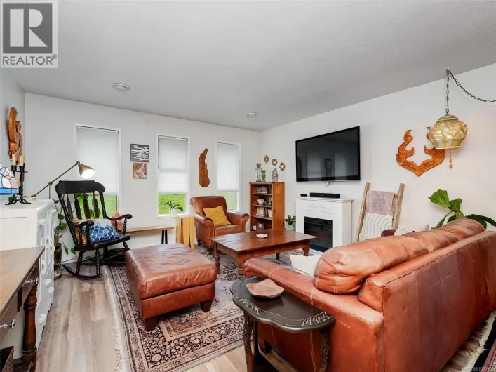 867 McKenzie Ave, Saanich