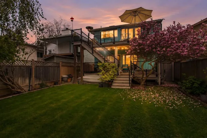 867 STAYTE ROAD, White Rock