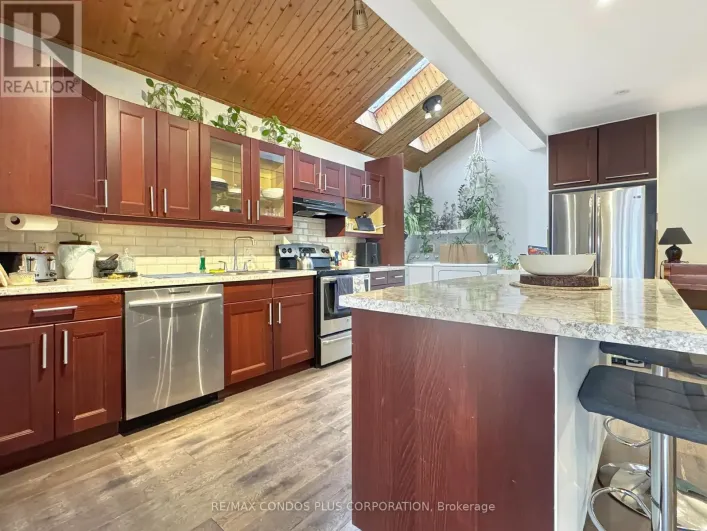 Duplex for rent: 869 BEACH BOULEVARD, Hamilton