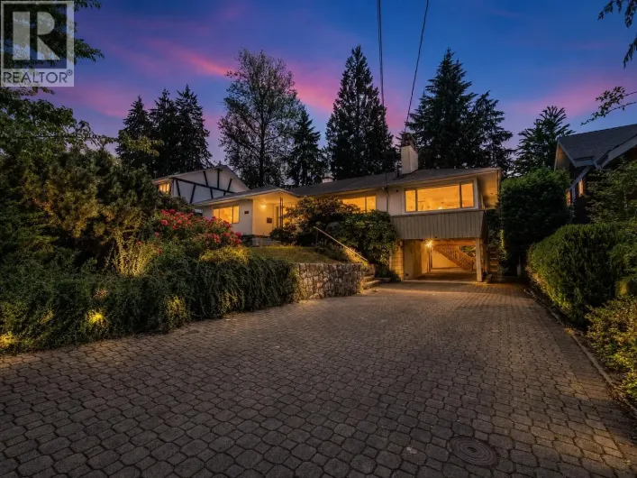 869 CLEMENTS AVENUE, North Vancouver