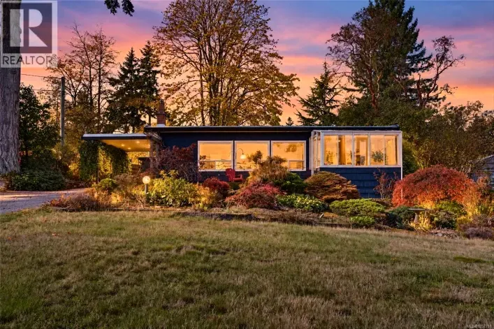 8698 East Saanich Rd, North Saanich