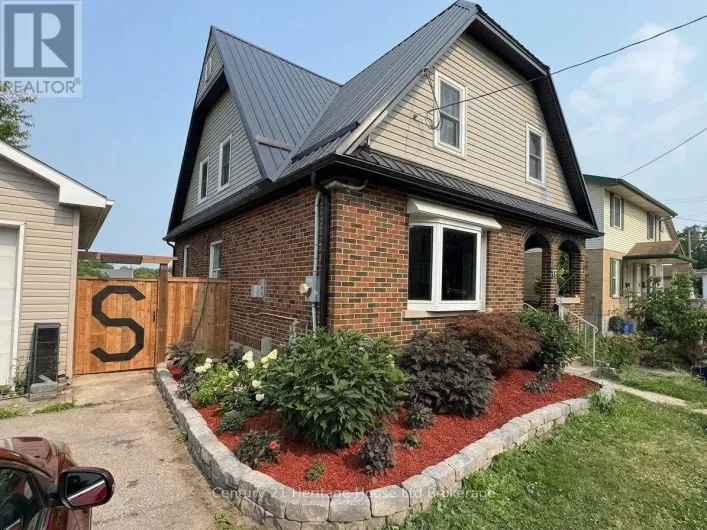 87 BAY STREET, Woodstock