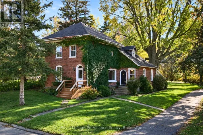 87 BLOOMFIELD MAIN STREET, Prince Edward County