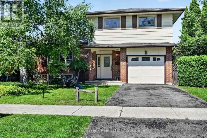 House for sale: 87 OAKWOOD CRESCENT, Peterborough