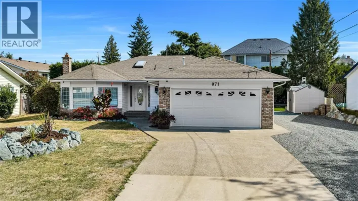 871 Colonia Dr, Ladysmith