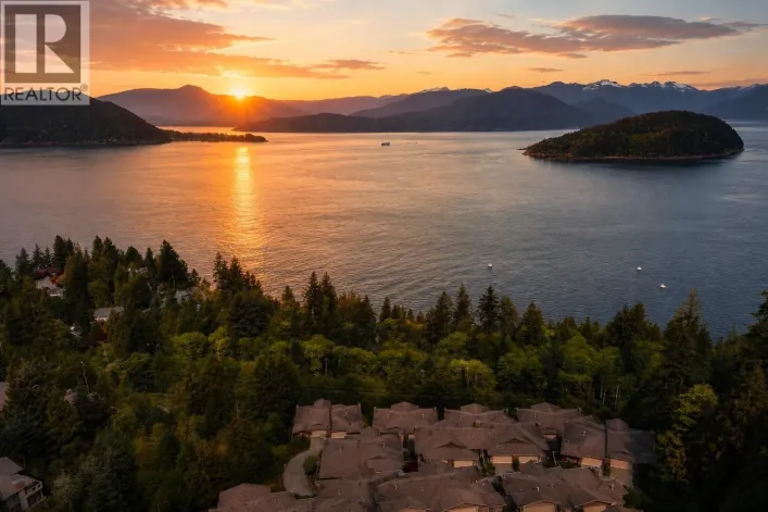 8725 SEASCAPE DRIVE, West Vancouver