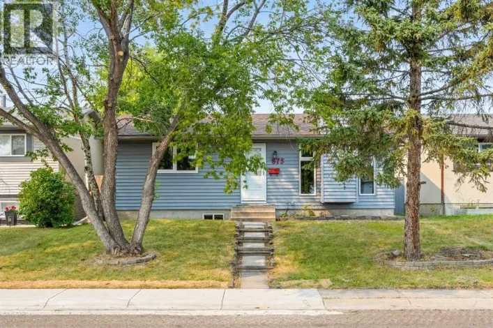 875 Pinecliff Drive NE, Calgary