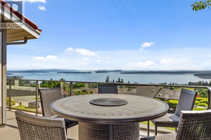 8750 Pender Park Dr, North Saanich