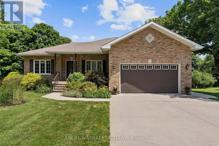 876 CENTER STREET, McNab/Braeside
