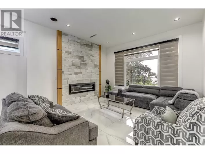 8763 10TH AVENUE, Burnaby