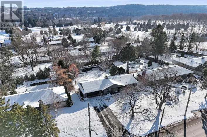 878 RIVERSIDE DRIVE, London North