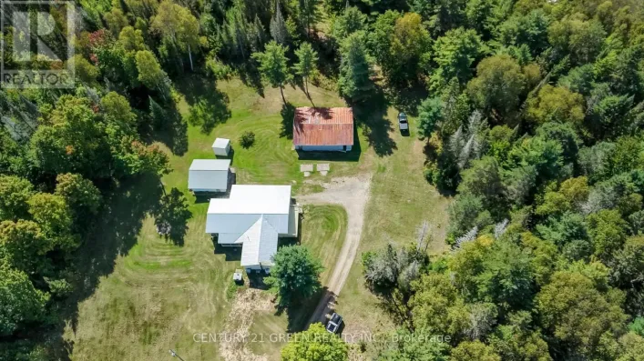879 LAKE BERNARD ROAD S, Sundridge