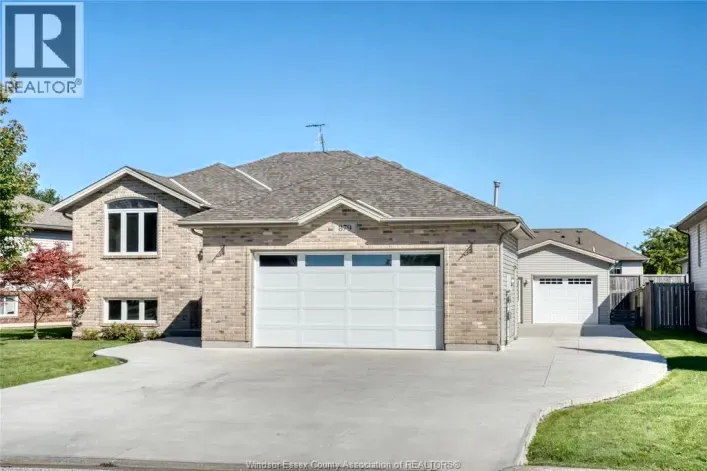879 WESTWOOD, Lakeshore