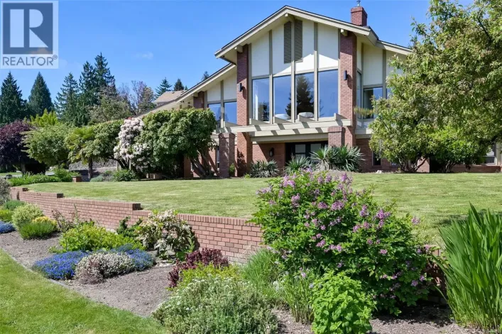 8798 Forest Park Dr, North Saanich