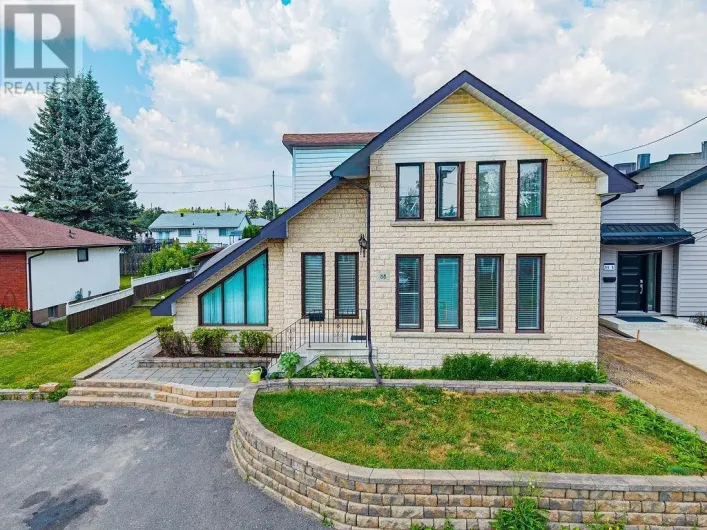 88 Carl Ave., Thunder Bay