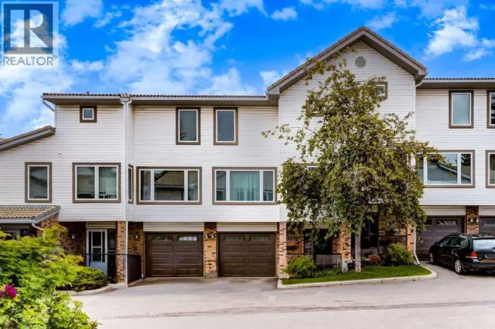 88 Coachway Gardens SW, Calgary